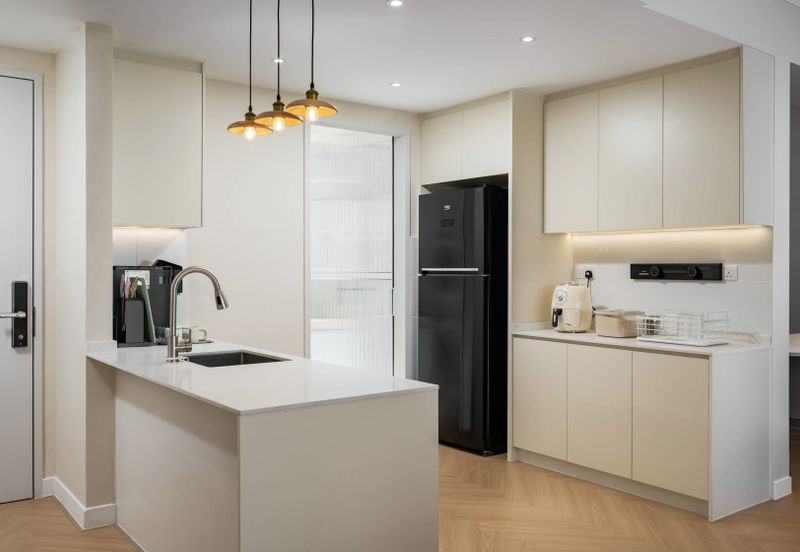 New Condo with 3 mins distance walk to shopping