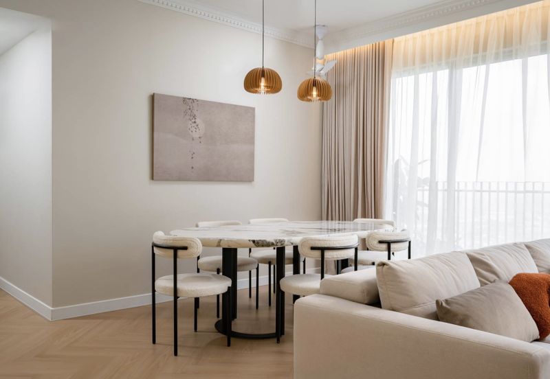 New Condo with 3 mins distance walk to shopping