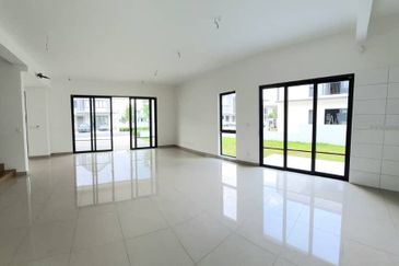 Luxurious Superlink Home in Kota Kemuning