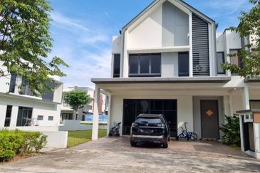 Luxurious Superlink Home in Kota Kemuning