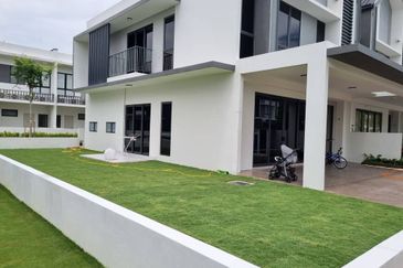 Luxurious Superlink Home in Kota Kemuning