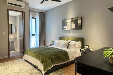 2 STOREY SUPERLINK END & CORNER LOT AVAILABLE