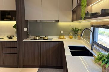 2 STOREY SUPERLINK END & CORNER LOT AVAILABLE