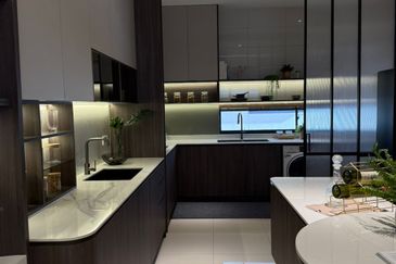 2 STOREY SUPERLINK END & CORNER LOT AVAILABLE