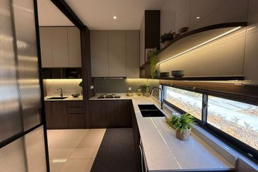 2 STOREY SUPERLINK END & CORNER LOT AVAILABLE