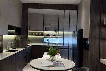 2 STOREY SUPERLINK END & CORNER LOT AVAILABLE