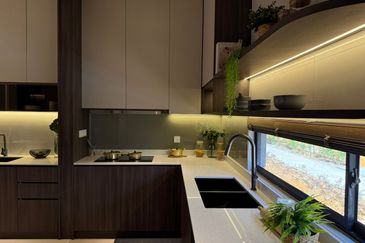 2 STOREY SUPERLINK END & CORNER LOT AVAILABLE