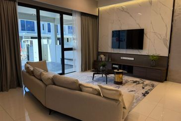 2 STOREY SUPERLINK END & CORNER LOT AVAILABLE