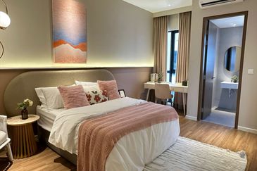 2 STOREY SUPERLINK END & CORNER LOT AVAILABLE