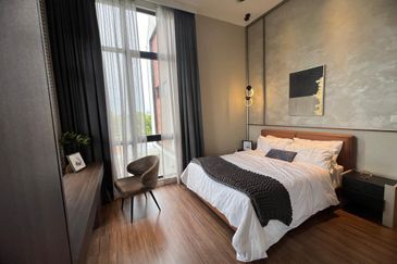 LUXURIOUS GARDEN HOME SEMI D CONCEPT