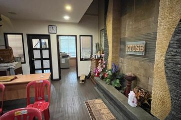 Shop Jln Utama Mutiara Rini Skudai Johor For Sale