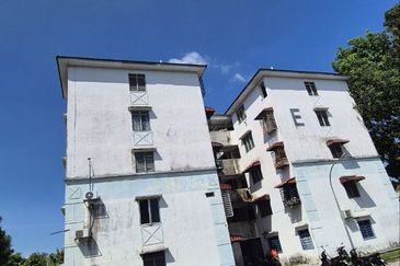 Dahlia Apartment, Putra Perdana