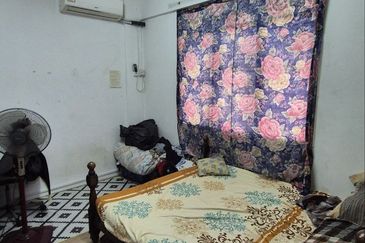 Dahlia Apartment, Putra Perdana