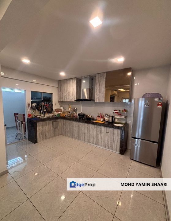 End Lot Renovated Non Bumi at Taman Putra Prima Puchong, Selangor, Puchong