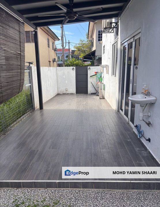 End Lot Renovated Non Bumi at Taman Putra Prima Puchong, Selangor, Puchong