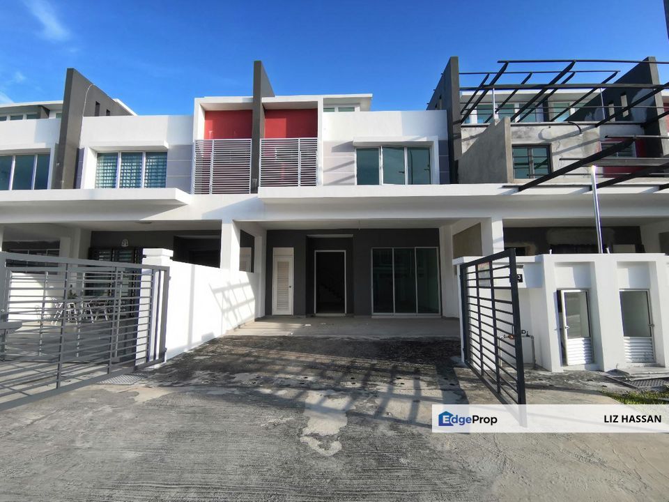 2.5 Storey Terrace House Freesia Bandar Springhill for Sale RM585,000