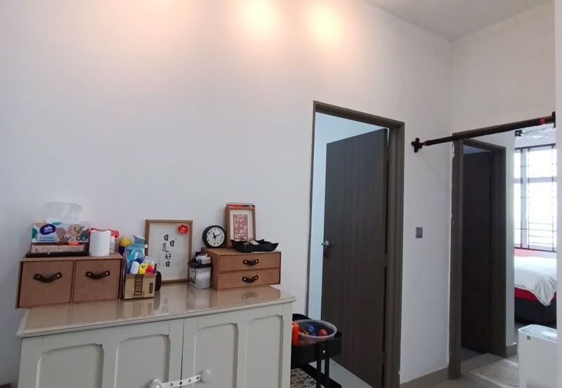 SKS Habitat Apartment, Larkin