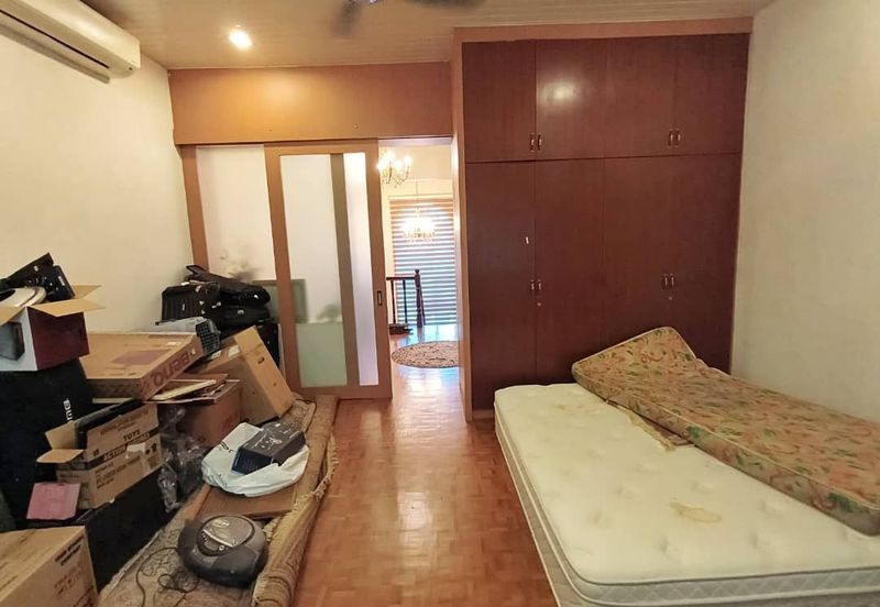 Stulang Laut / Darat