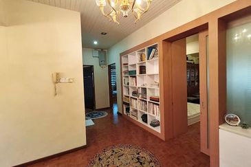 Stulang Laut / Darat