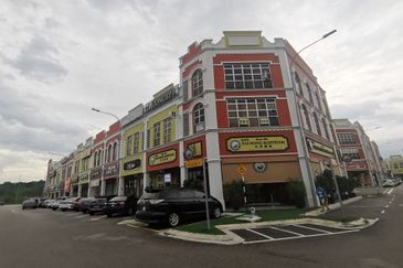 Taman Mount Austin Commercial