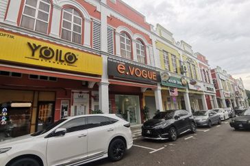 Taman Mount Austin Commercial