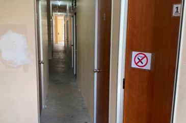 Taman Mount Austin Commercial