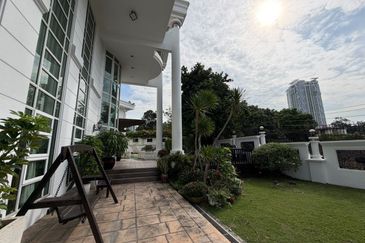 Stulang Laut / Darat