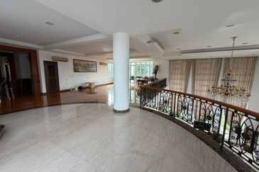 Stulang Laut / Darat