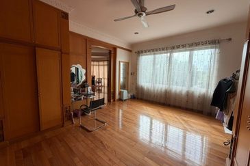 Stulang Laut / Darat