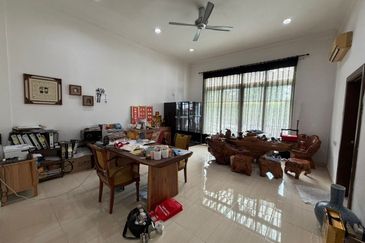 Stulang Laut / Darat