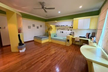 Stulang Laut / Darat