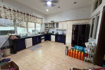 Stulang Laut / Darat