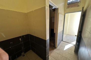 Gelang Patah Terrace Factory For Rent