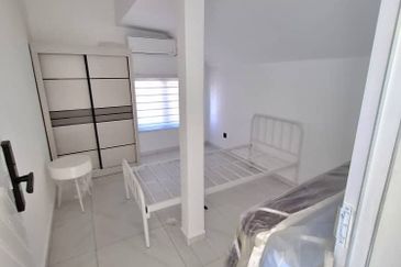 Stulang Laut / Darat