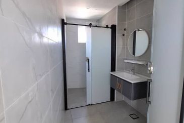 Stulang Laut / Darat