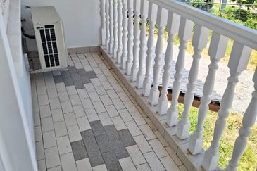 Stulang Laut / Darat