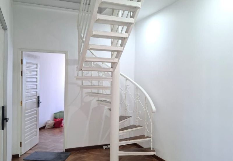 Stulang Laut / Darat