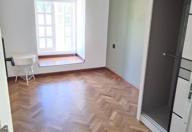 Stulang Laut / Darat