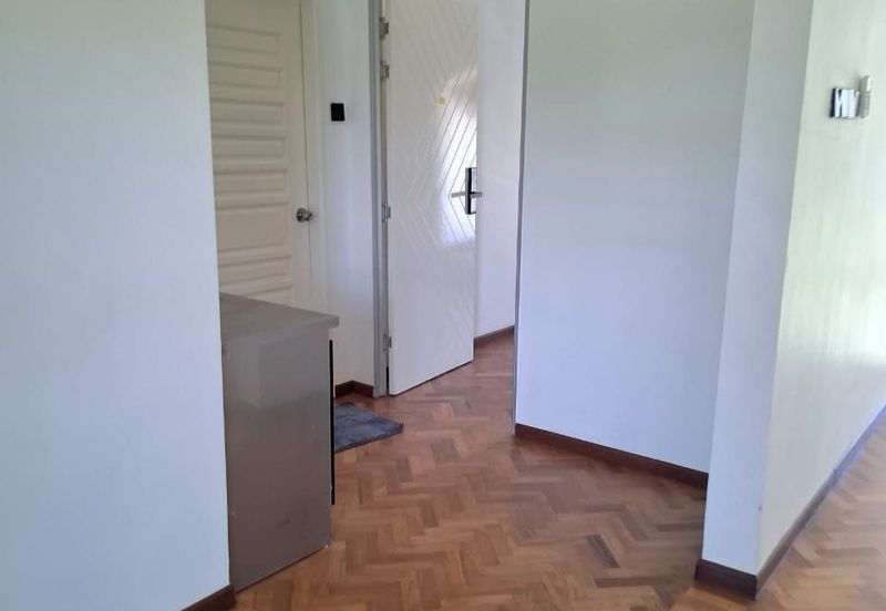 Stulang Laut / Darat