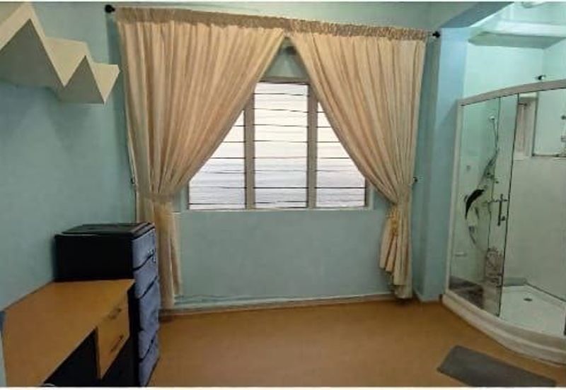 Taman Pulai Utama Flat