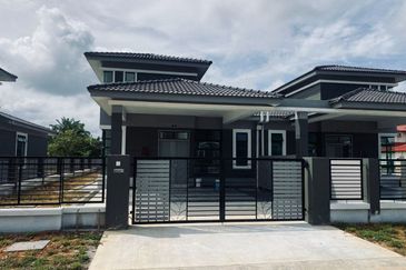 Kulai Kelapa Sawit Taman Sawit Ria Single Storey Semi D