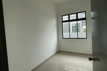 Kulai Kelapa Sawit Taman Sawit Ria Single Storey Semi D
