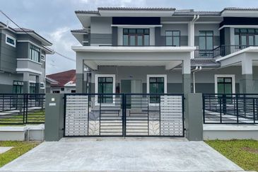 Kulai Kelapa Sawit Taman Sawit Ria 2 Storey Semi D