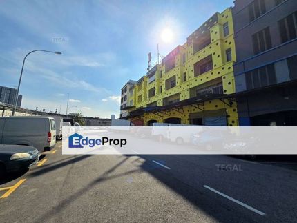 Facing Main Road Full Reno Furnish Bandar Puchong Utama 22x80 4 Storey, Selangor, Puchong
