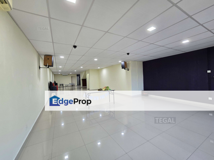 Fully Renovate Facing Main Road Kawasan Perniagaan Puchong Utama 4 Sty, Selangor, Puchong