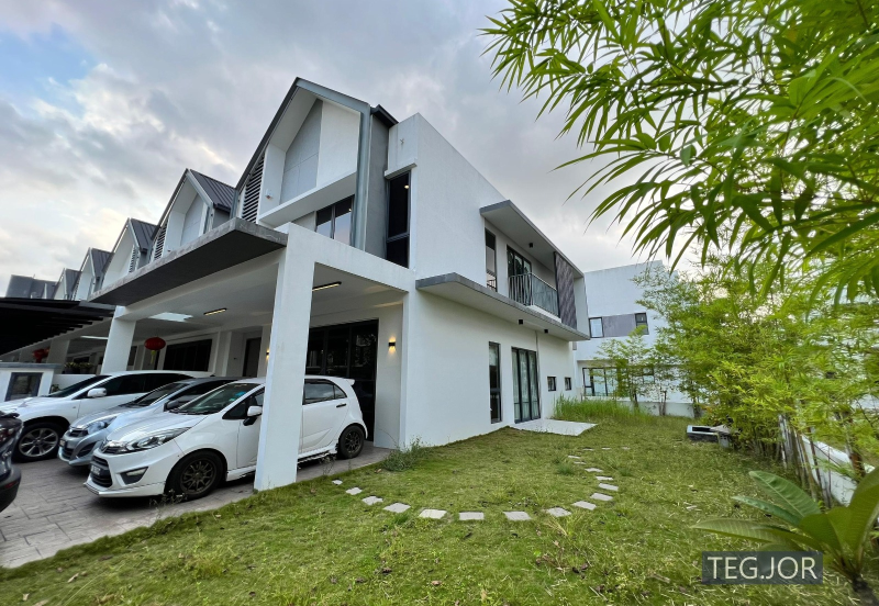 Lucent Residence @ twentyfive.7