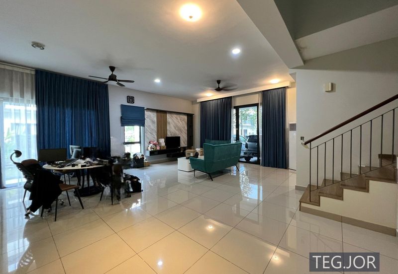 Lucent Residence @ twentyfive.7