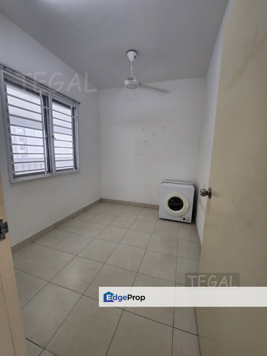 Good Condition 900sf De Bayu Setia Alam Gated Guarded 2 Carpark, Selangor, Shah Alam