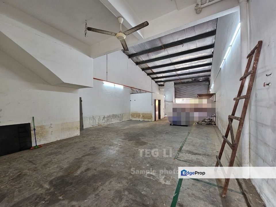 High Ceiling 1.5 Storey 25x80 Taman Perindustrian Usj 1 Subang Jaya, Selangor, Subang Jaya