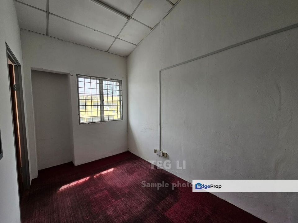 High Ceiling 1.5 Storey 25x80 Taman Perindustrian Usj 1 Subang Jaya, Selangor, Subang Jaya